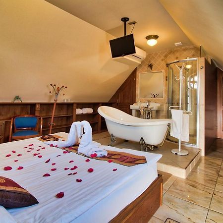 Palazzo Wellness Villa Eger Buitenkant foto
