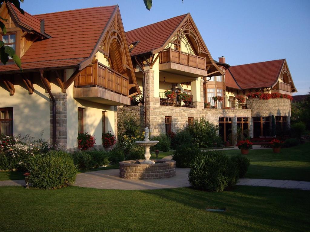 Palazzo Wellness Villa Eger Buitenkant foto