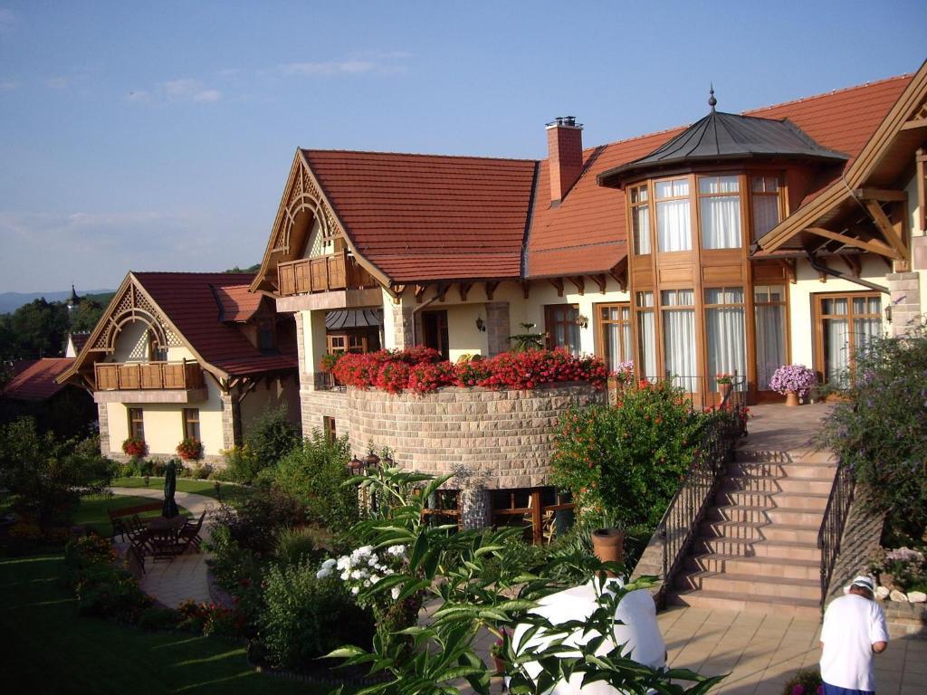 Palazzo Wellness Villa Eger Buitenkant foto