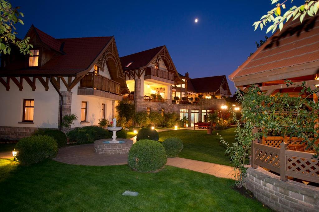 Palazzo Wellness Villa Eger Buitenkant foto