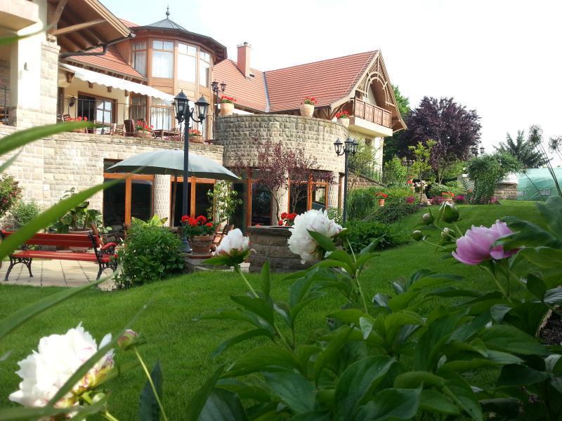Palazzo Wellness Villa Eger Buitenkant foto
