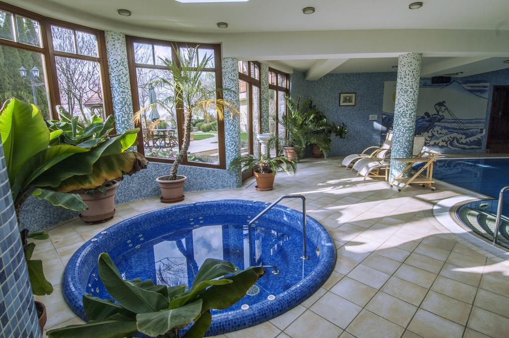 Palazzo Wellness Villa Eger Buitenkant foto