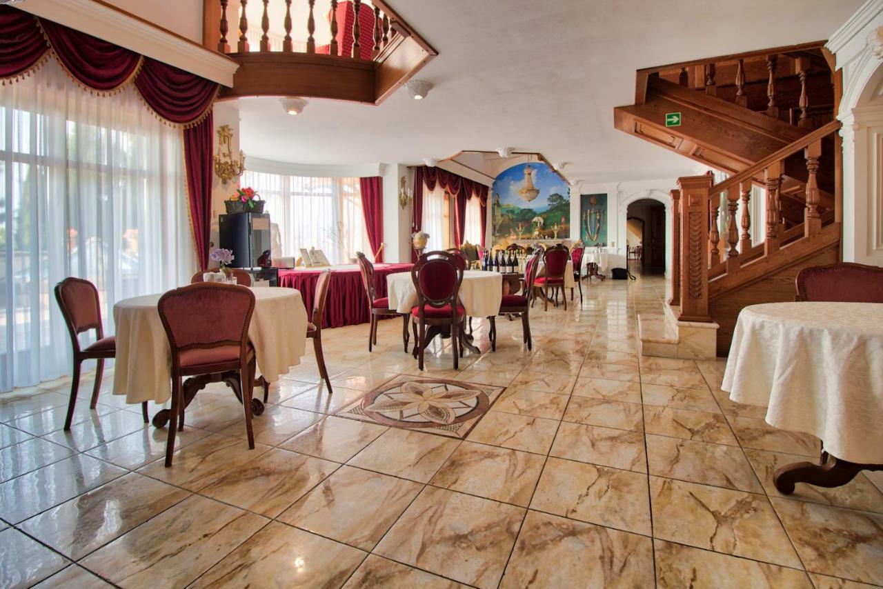 Palazzo Wellness Villa Eger Buitenkant foto